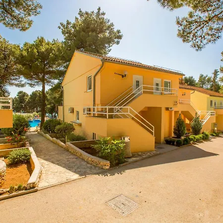 Apartament Matilde Beach Resort-7 *