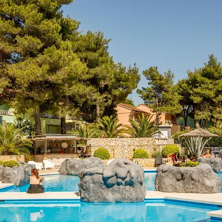 Matilde Beach Resort-7 *